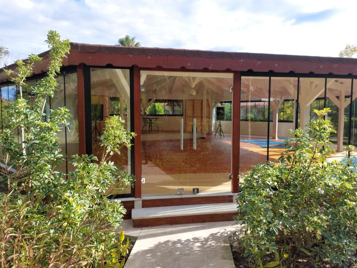 Nerissa Hotel Чирали Экстерьер фото