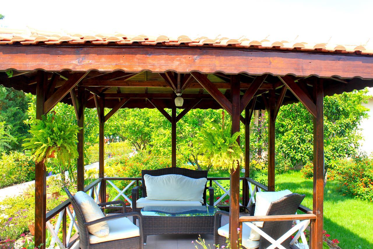 Nerissa Hotel Чирали Экстерьер фото