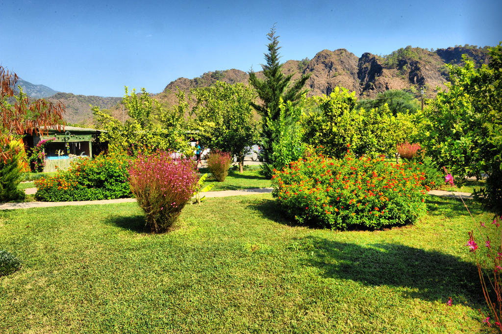 Nerissa Hotel Чирали Экстерьер фото