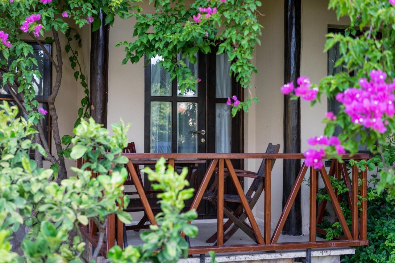 Nerissa Hotel Чирали Экстерьер фото