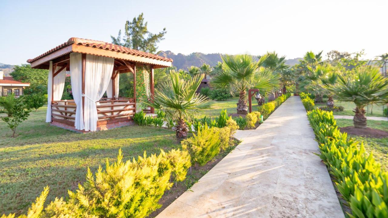 Nerissa Hotel Чирали Экстерьер фото