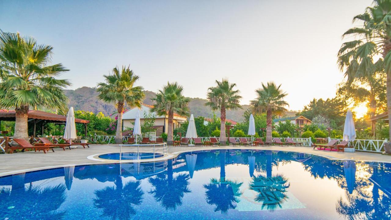 Nerissa Hotel Чирали Экстерьер фото